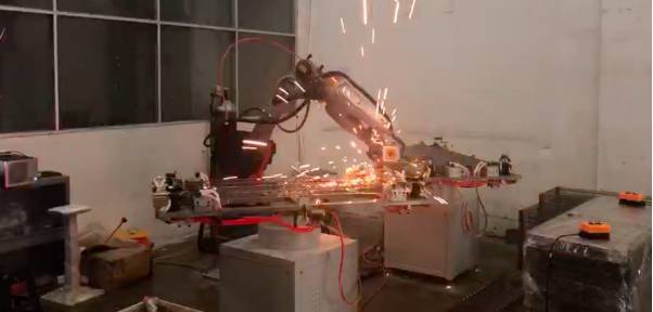 ΢�����ܣ�AI���ӵ�Ӳ�Ƽ���(chu��ng)�I(y��)�F�