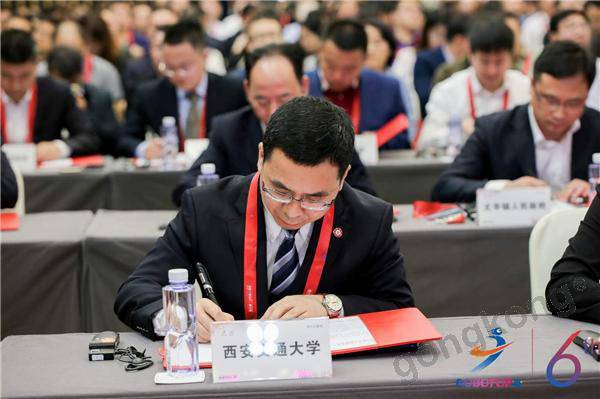 “峰”起云“甬”,第六屆中國機器人峰會暨智能經濟人才峰會盛大開幕