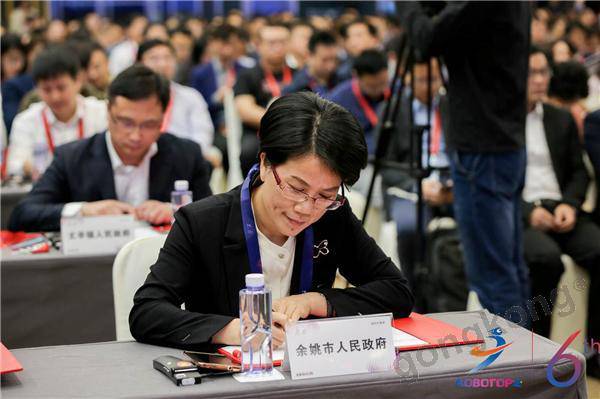 “峰”起云“甬”,第六屆中國機器人峰會暨智能經濟人才峰會盛大開幕