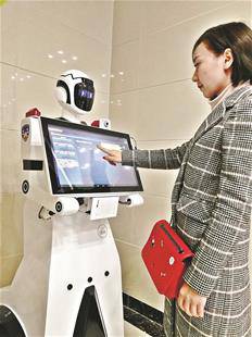 全省首位機器人接警員在荊門上崗 會說英語德語能聽懂廣東話東北話