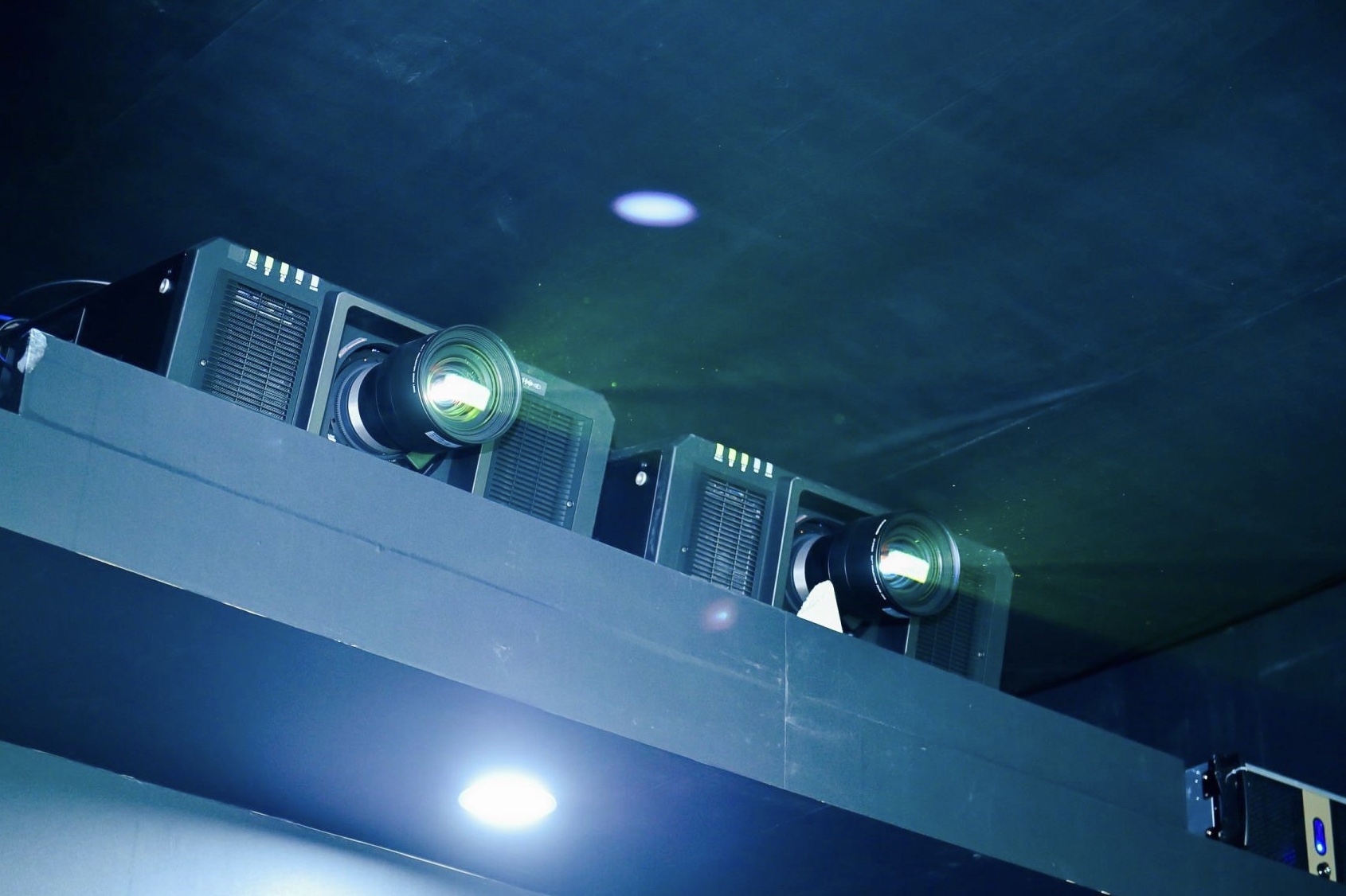 游樂(lè)世界,Panasonic投影解決方案強(qiáng)勢(shì)亮相2019 IAAPA