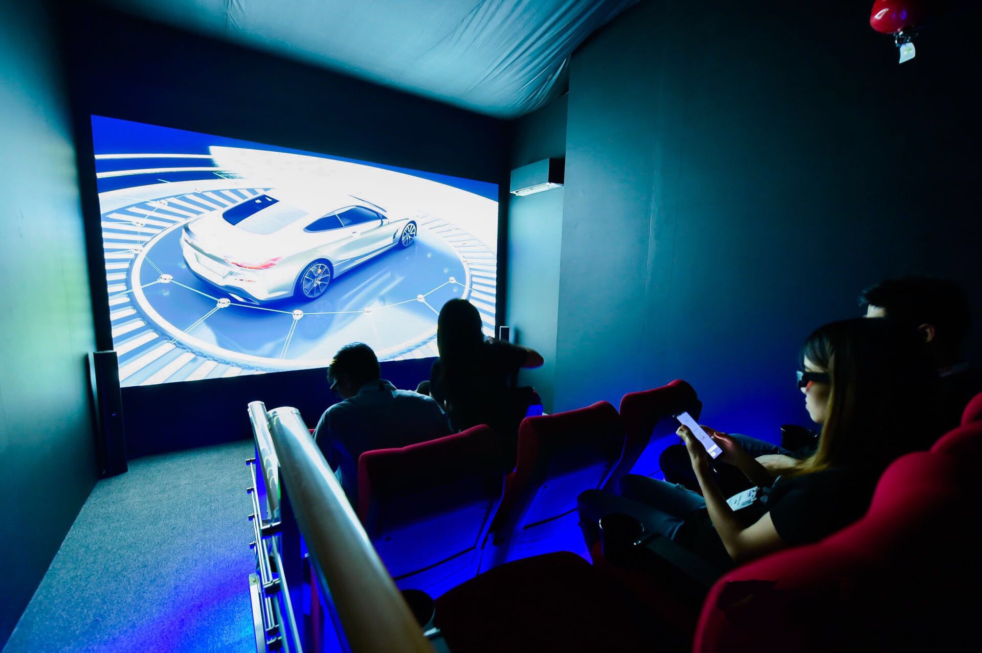 游樂(lè)世界,Panasonic投影解決方案強(qiáng)勢(shì)亮相2019 IAAPA